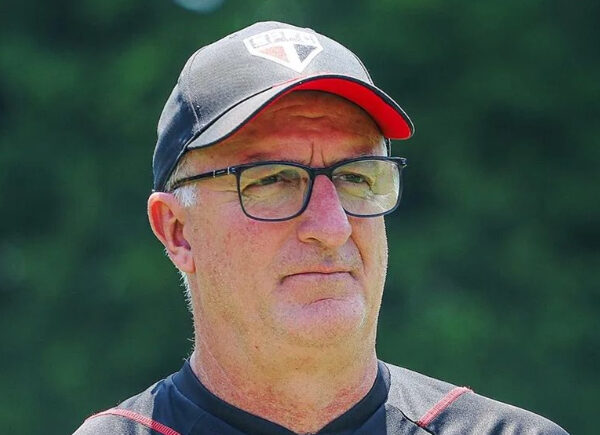 São Paulo define Dorival Júnior como prioridade e marca reunião com treinador