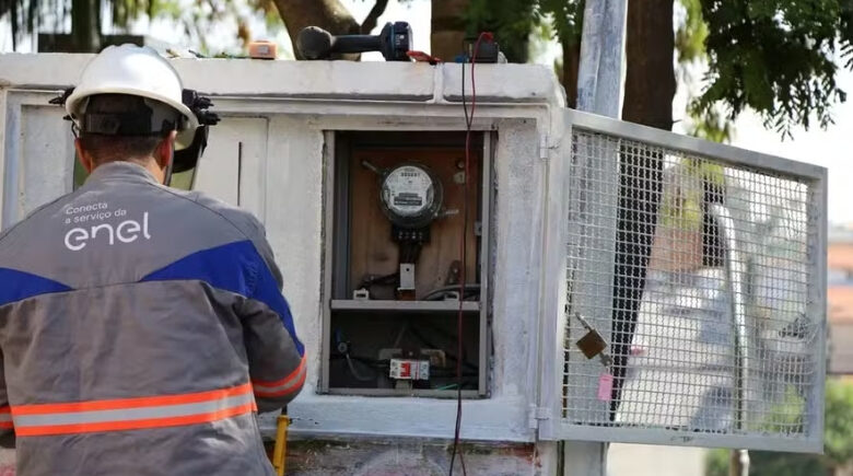 Governo renova contratos de distribuidoras de energia em 13 estados; São Paulo fica de fora