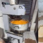 Polícia Civil fecha fábrica de salgados infestada de baratas no Rio de Janeiro