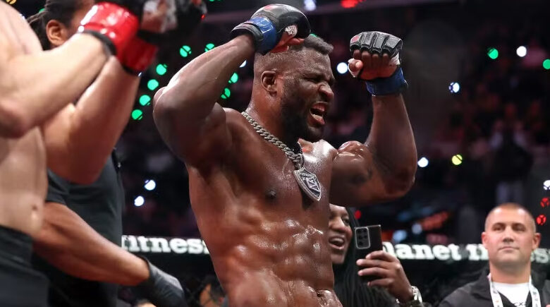 Ngannou vence por nocaute e repassa bônus de R$ 500 mil a lutador brasileiro
