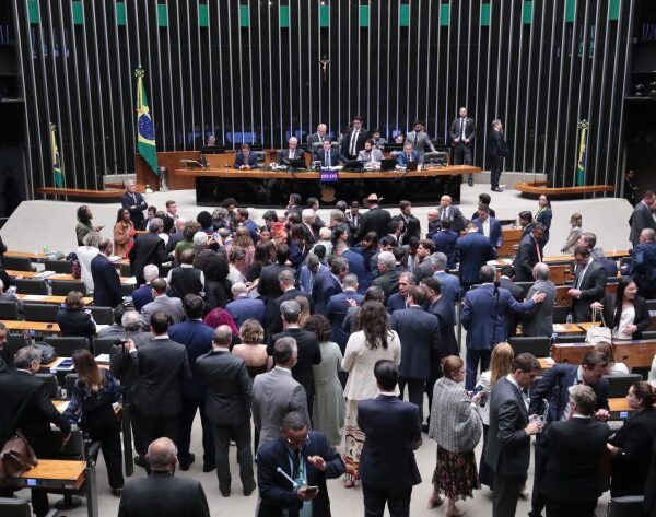Câmara aprova PEC que amplia imunidade tributária para entidades religiosas