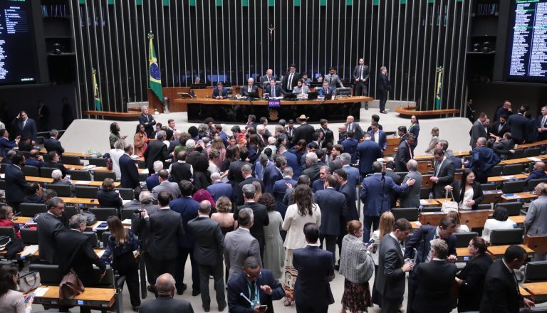 Câmara aprova PEC que amplia imunidade tributária para entidades religiosas