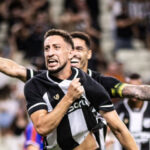 Ceará vence de virada o Fortaleza, amplia tabu e sobe na tabela da Série B