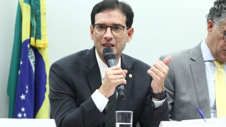 Quem defende a escala 4×3 vai votar na 5×2, diz relator Leo Prates