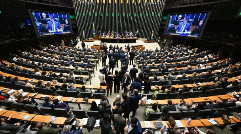 Câmara tem sessão nesta segunda e inicia contagem para avançar com o fim da escala 6×1