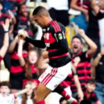 Na despedida do Brasileirão, Flamengo vence o Coritiba por 3 a 0 no Maracanã