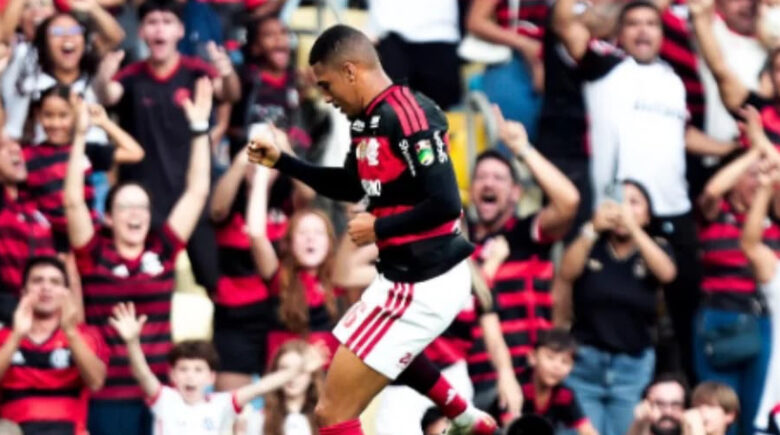 Na despedida do Brasileirão, Flamengo vence o Coritiba por 3 a 0 no Maracanã