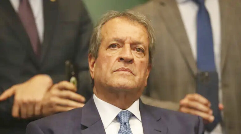 Valdemar Cista Neto: Flávio Bolsonaro visitou Vorcaro para ‘conseguir dinheiro’