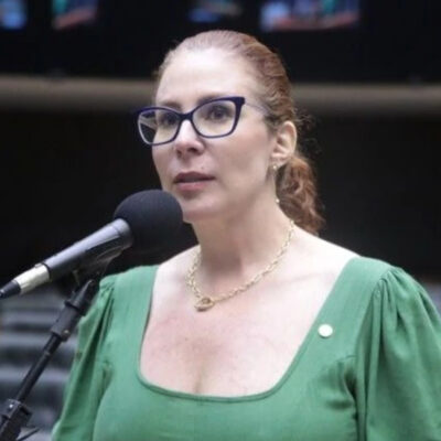 Justiça da Itália solta Carla Zambelli após negar extradição