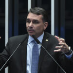 Flávio Bolsonaro se ausentou em 43% das votações nominais do Senado este ano