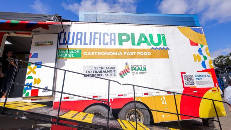 Governador entrega novas unidades móveis do Qualifica Piauí e amplia oferta de cursos profissionalizantes no estado