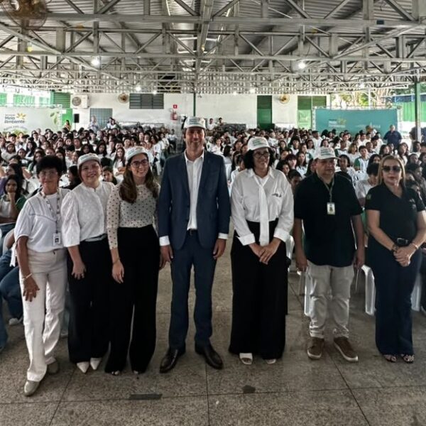 Mais de 300 alunos do Premem Sul participam de plantio de mudas na Semana do Meio Ambiente