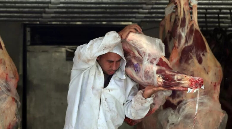 Governo se reúne com União Europeia e tenta reverter veto à carne brasileira