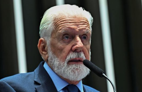 Ministros de Lula pedem a Jaques Wagner para deixar cargo