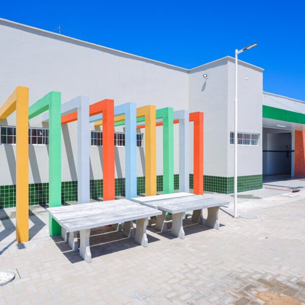 Governo do Piauí leva ensino integral a 16 escolas de Parnaíba e irá reformar campus da Uespi