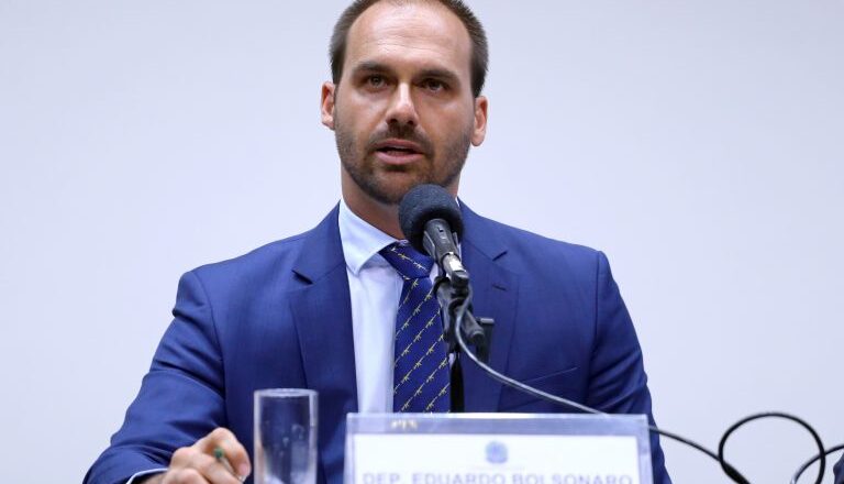 Eduardo Bolsonaro admite buscar nova Magnitsky contra Moraes