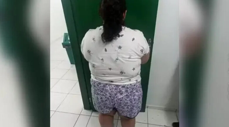 Mulher de 37 anos ‘adotada’ após fingir ter 12 anos ganhou festa de aniversário da família