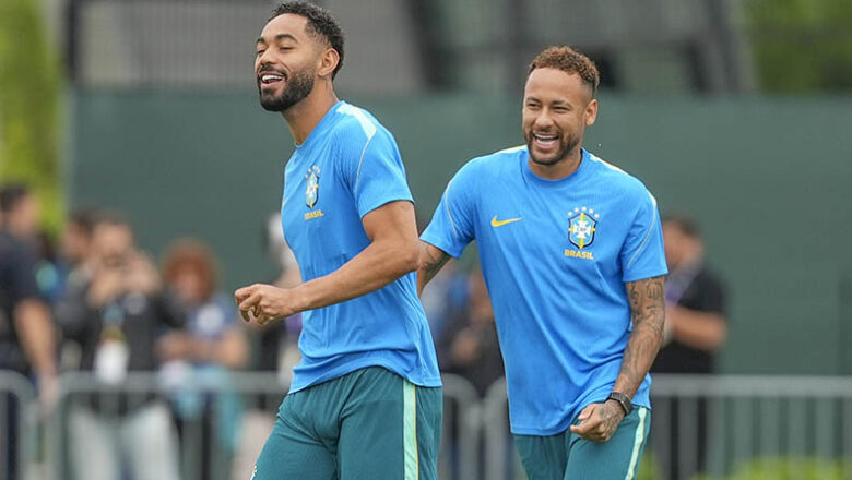 Neymar é relacionado e viaja para Miami para jogo contra a Escócia