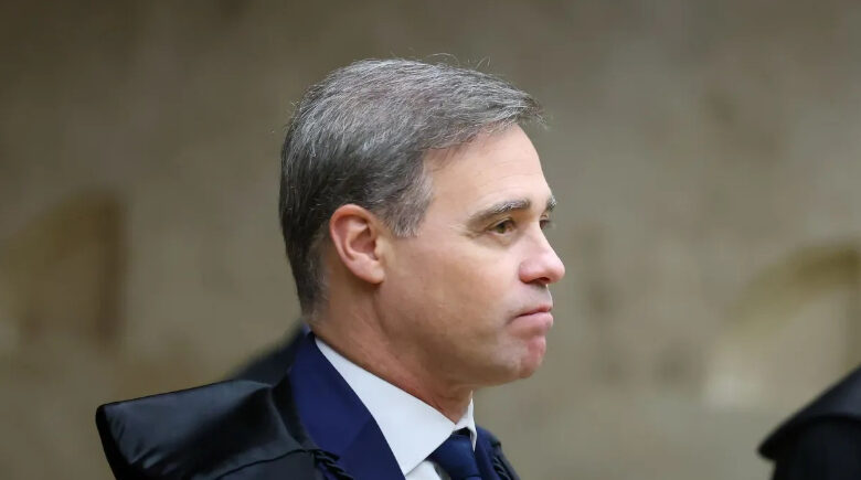 André Mendonça amplia poderes com relatoria de casos Master, INSS e Dark Horse
