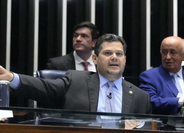 Fim da escala 6×1: votação na Câmara pode aumentar pressão sobre Alcolumbre no Senado