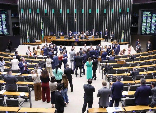 Governo retira urgência de projeto sobre 6×1; entenda os próximos passos