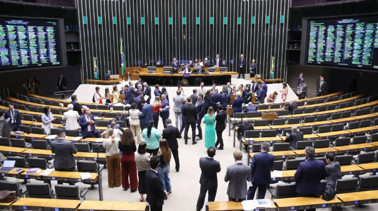 Governo retira urgência de projeto sobre 6×1; entenda os próximos passos