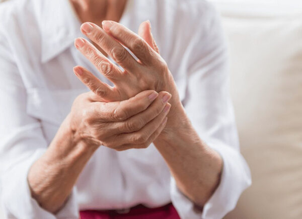 Revolução no Parkinson: tecnologia que reduz tremores em até 70% chega ao Brasil