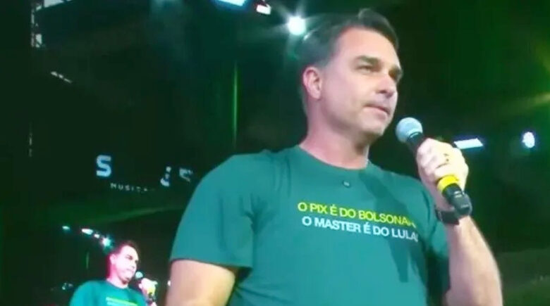 “Nada a ver com o filme”, diz Flávio Bolsonaro sobre operação contra produtora