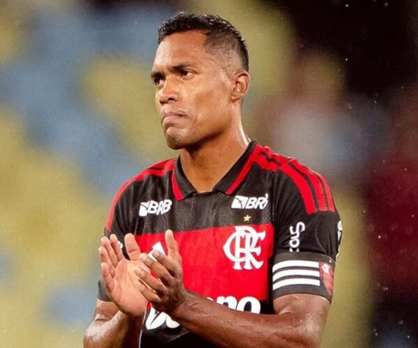 Flamengo renova contrato com Alex Sandro após Copa do Mundo