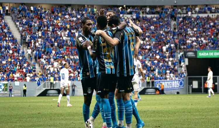 Grando pega dois pênaltis, e Grêmio vence Cruzeiro em amistoso quente