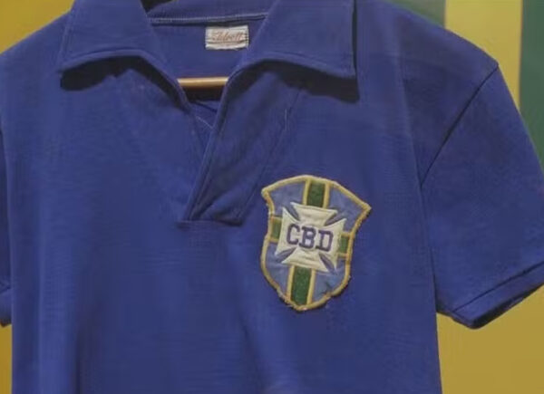Camisa de Pelé da final da Copa de 1958 é vendida por R$ 25 milhões