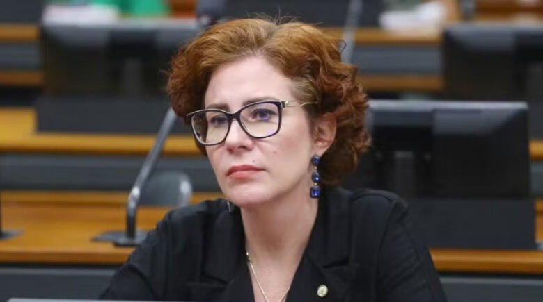 Justiça da Itália analisa novo pedido de extradição de Carla Zambelli nesta quarta