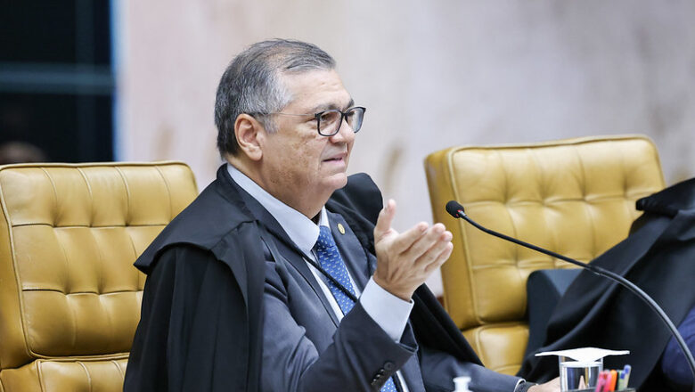 Flávio Dino intima presidentes de 21 partidos a explicar emendas