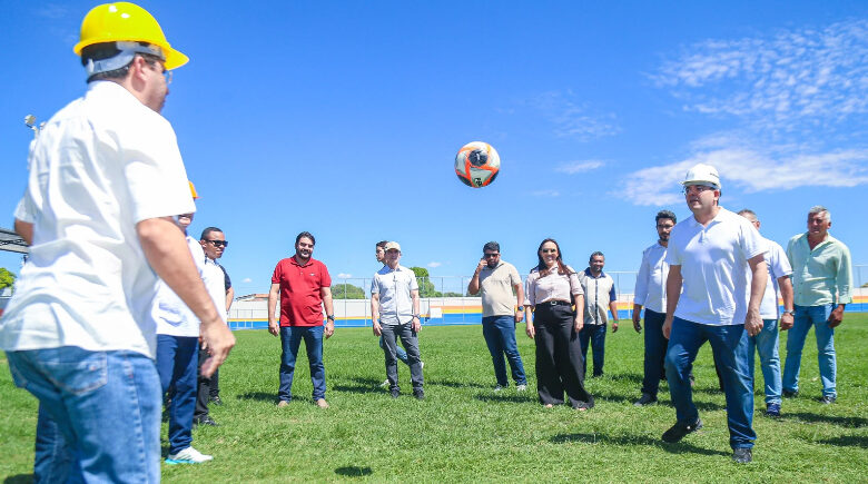 Rafael Fonteles visita obras de reforma do Estádio Militão, em Anísio de Abreu