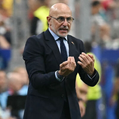 Técnico da Espanha é vaiado em NY e reage pedindo respeito