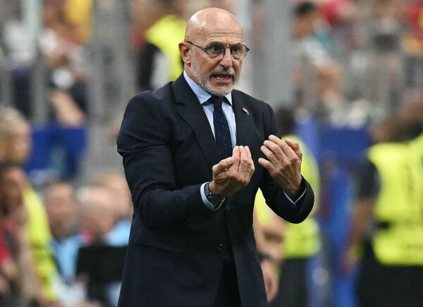 Técnico da Espanha é vaiado em NY e reage pedindo respeito