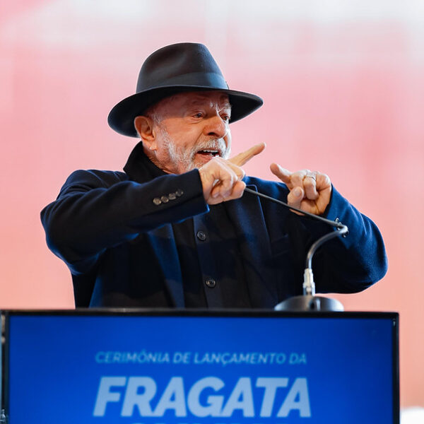 Só falarei do tarifaço quando Trump falar, afirma Lula