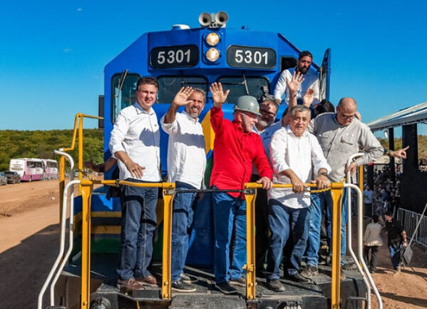 Lula visita trecho da Transnordestina no Ceará; ferrovia passará pelo Piauí