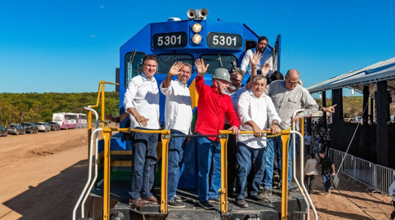 Lula visita trecho da Transnordestina no Ceará; ferrovia passará pelo Piauí