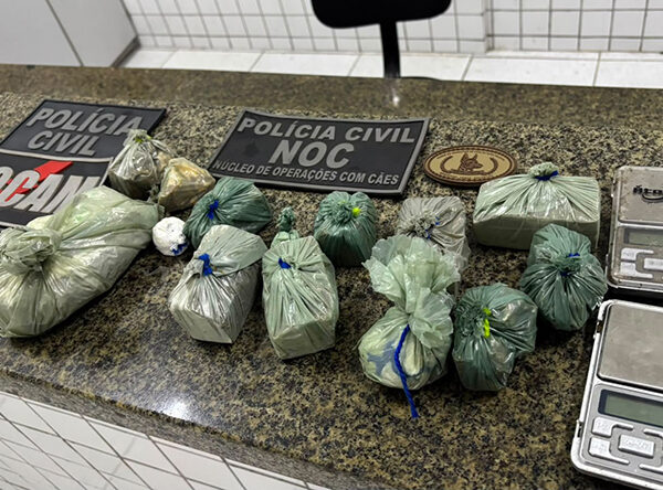 Operação contra o tráfico prende quatro em Parnaíba; drone flagra suspeito descartando maconha