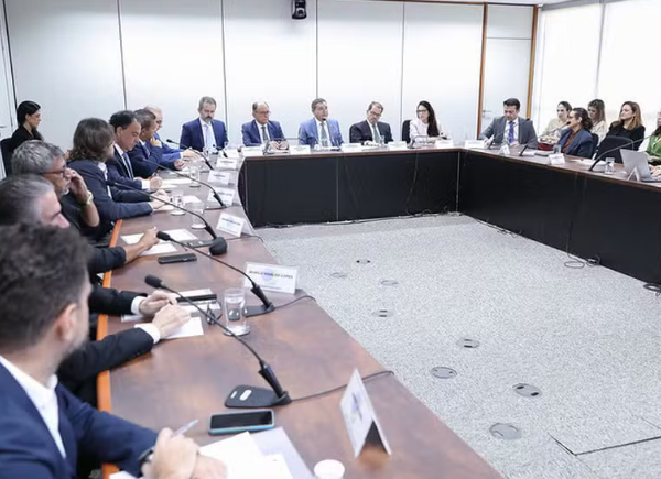 Institutos criticam selo do TSE para pesquisas: “Confunde ciência com bola de cristal”
