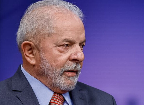 Tarifaço dos EUA só deve ser negociado após eleições brasileiras; entenda o motivo