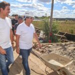Rafael Fonteles vistoria obra de urbanização em Caracol e de estádio em Guaribas
