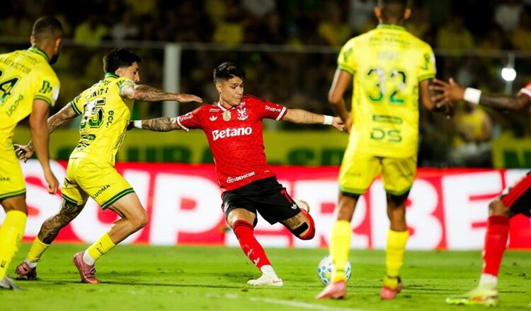 Fla goleia o Mirassol e fica a apenas três pontos do Palmeiras