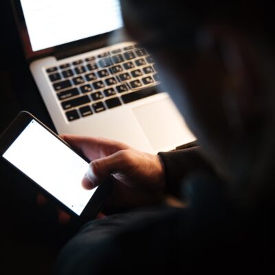 Geração Z é a que mais perde dinheiro com golpes digitais, aponta estudo