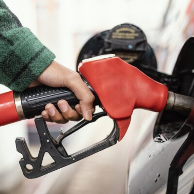 Aumento de etanol na gasolina divide opiniões sobre impacto em carros