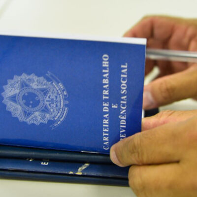 Taxa de desemprego cai para 5,3%, a menor para o trimestre até agosto