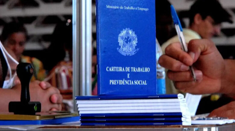 Brasil bate recorde com 103 milhões de pessoas ocupadas; mulheres puxam avanço