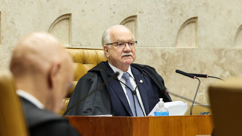 Fachin vota para manter separados casos de Moraes e Mendonça