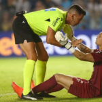 Atendimentos a goleiros caem 65% após nova regra no Brasileirão; entenda mudança